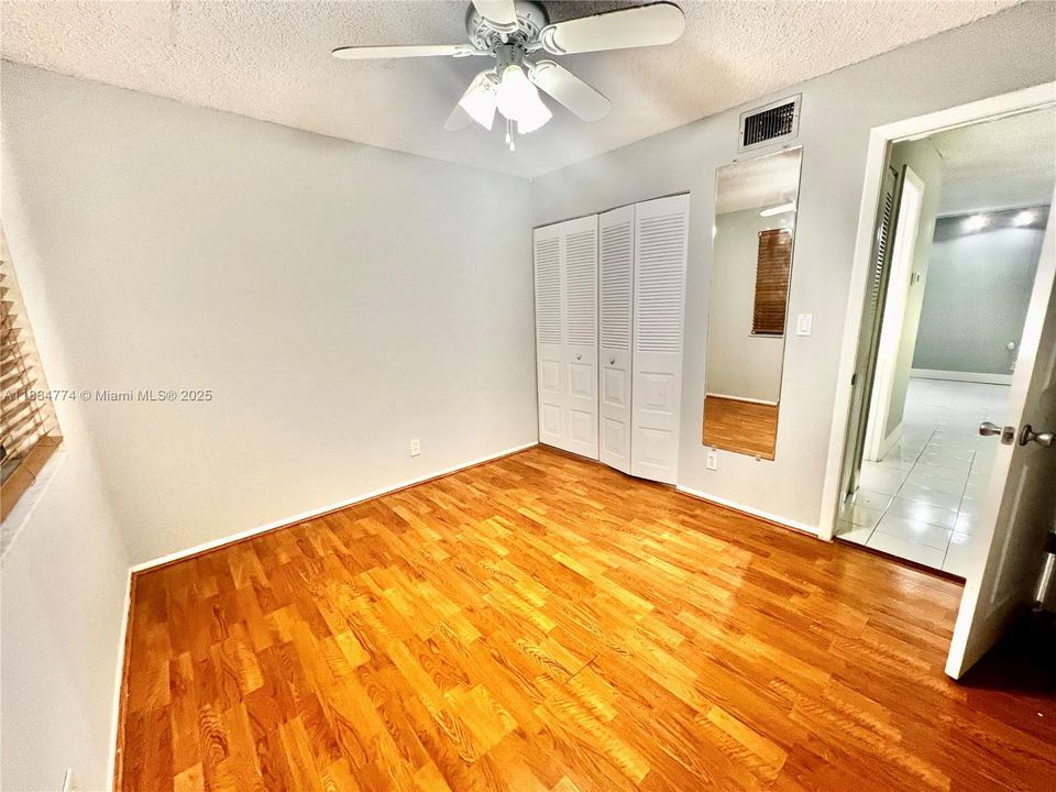 Activo con contrato: $1,800 (2 camas, 2 baños, 760 Pies cuadrados)