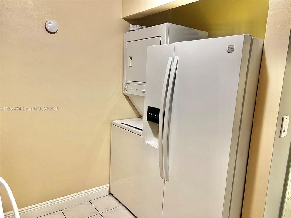 Activo con contrato: $1,800 (2 camas, 2 baños, 760 Pies cuadrados)