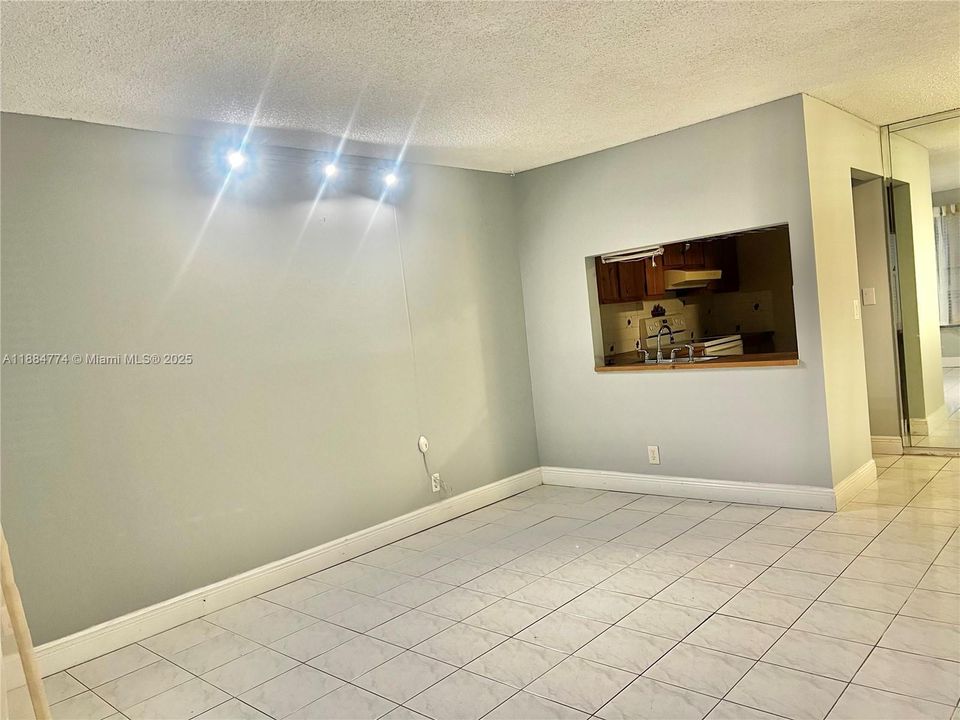 Activo con contrato: $1,800 (2 camas, 2 baños, 760 Pies cuadrados)