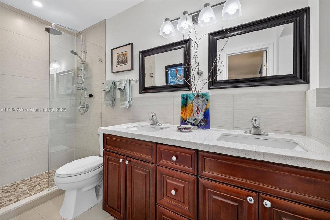 Recently Sold: $929,000 (3 beds, 2 baths, 1854 Square Feet)