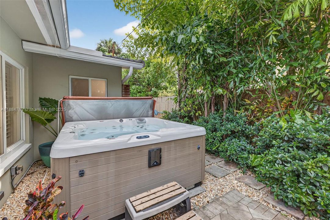 Recently Sold: $929,000 (3 beds, 2 baths, 1854 Square Feet)