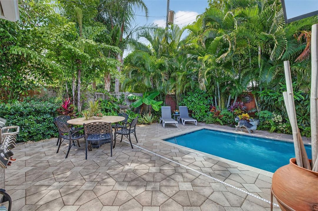 Recently Sold: $929,000 (3 beds, 2 baths, 1854 Square Feet)