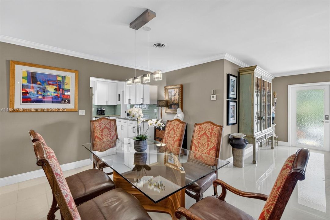 Recently Sold: $929,000 (3 beds, 2 baths, 1854 Square Feet)