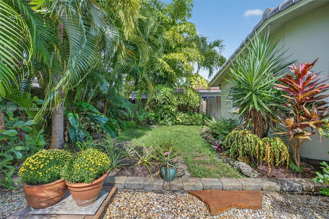 Recently Sold: $929,000 (3 beds, 2 baths, 1854 Square Feet)