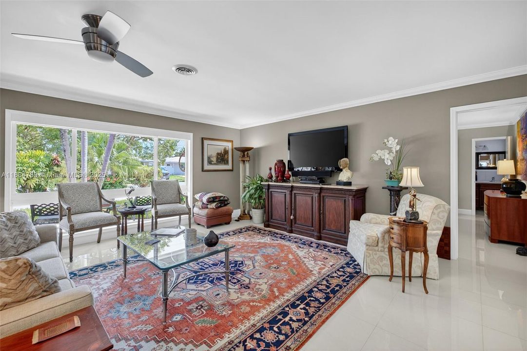 Recently Sold: $929,000 (3 beds, 2 baths, 1854 Square Feet)