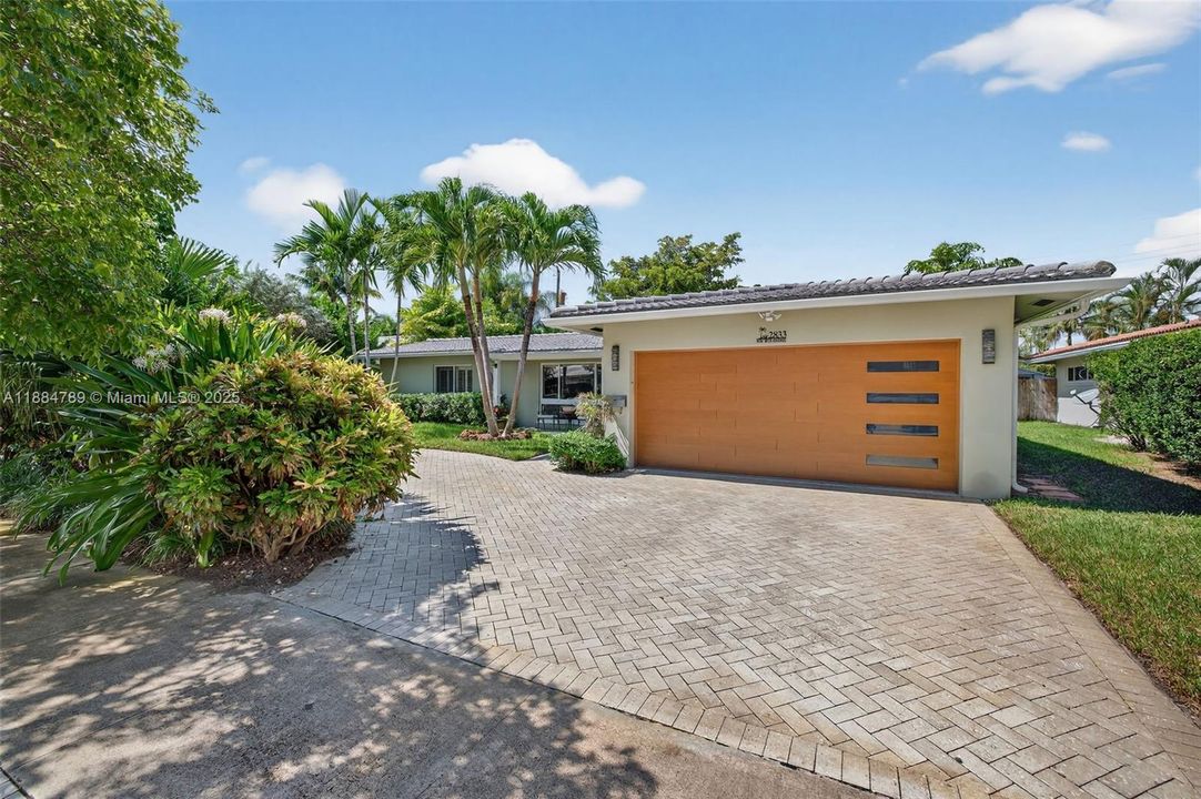 Recently Sold: $929,000 (3 beds, 2 baths, 1854 Square Feet)