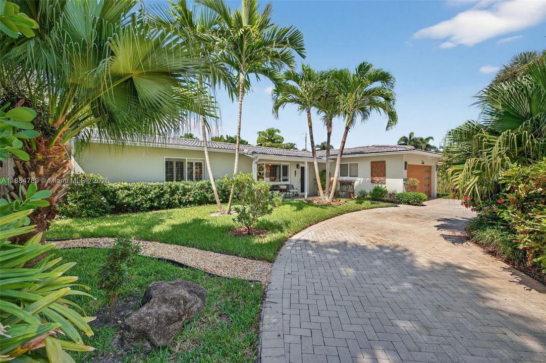 Recently Sold: $929,000 (3 beds, 2 baths, 1854 Square Feet)