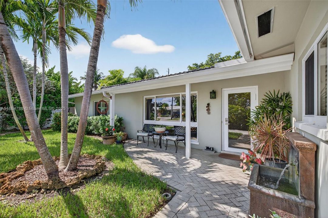 Recently Sold: $929,000 (3 beds, 2 baths, 1854 Square Feet)