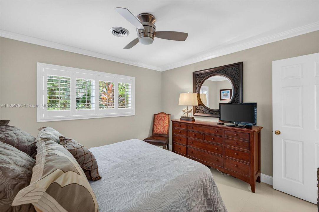 Recently Sold: $929,000 (3 beds, 2 baths, 1854 Square Feet)