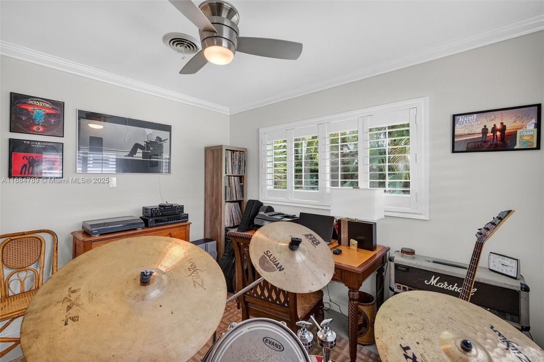 Recently Sold: $929,000 (3 beds, 2 baths, 1854 Square Feet)