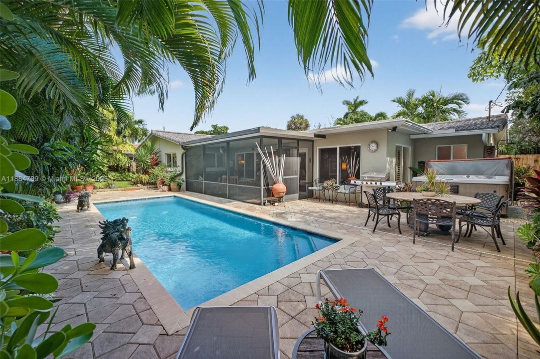 Recently Sold: $929,000 (3 beds, 2 baths, 1854 Square Feet)