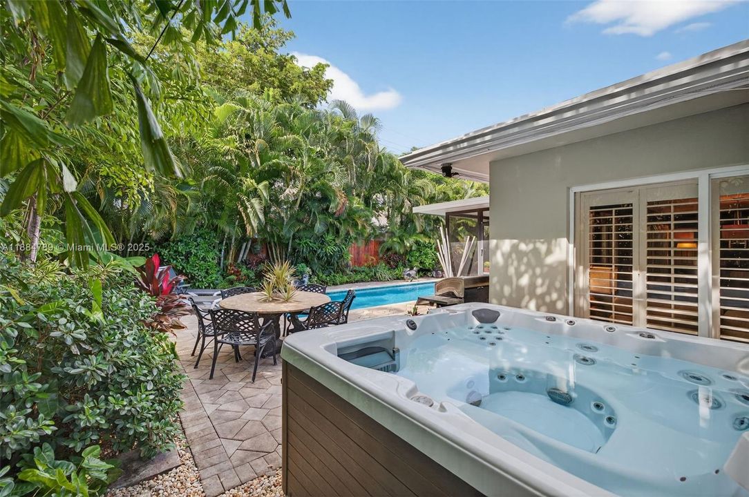 Recently Sold: $929,000 (3 beds, 2 baths, 1854 Square Feet)