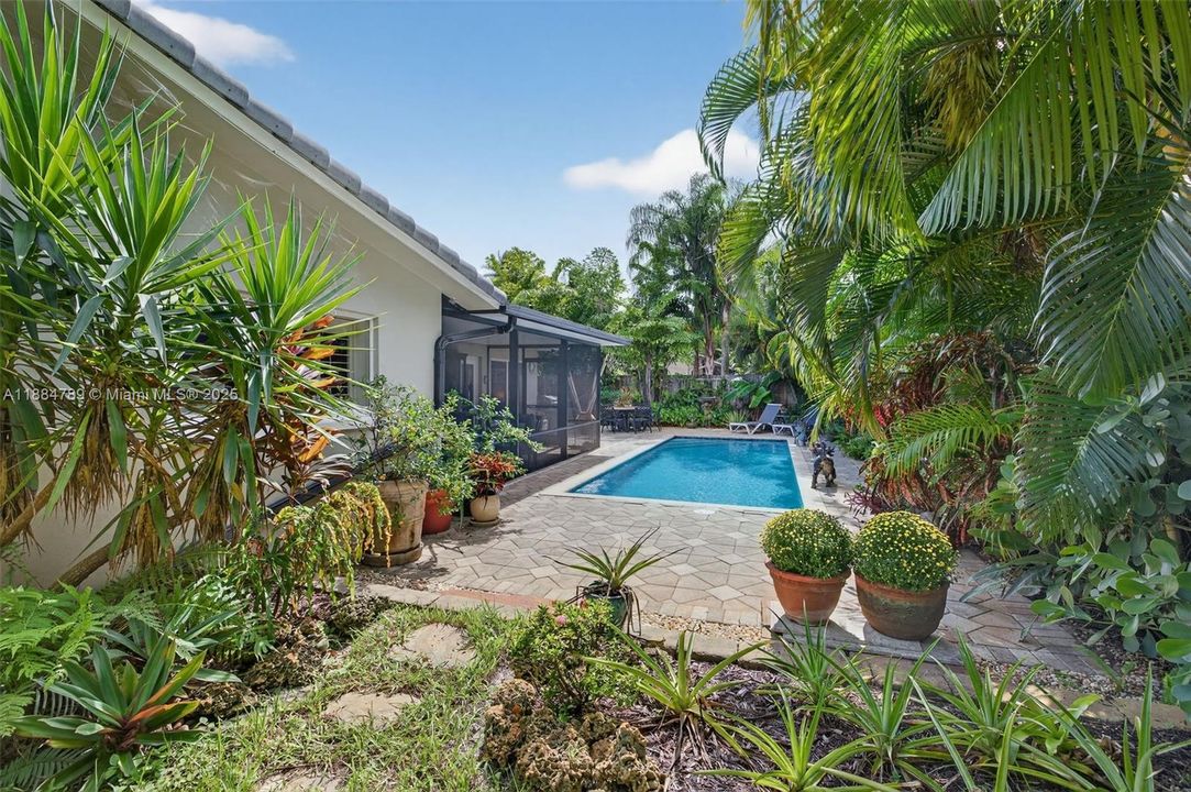 Recently Sold: $929,000 (3 beds, 2 baths, 1854 Square Feet)