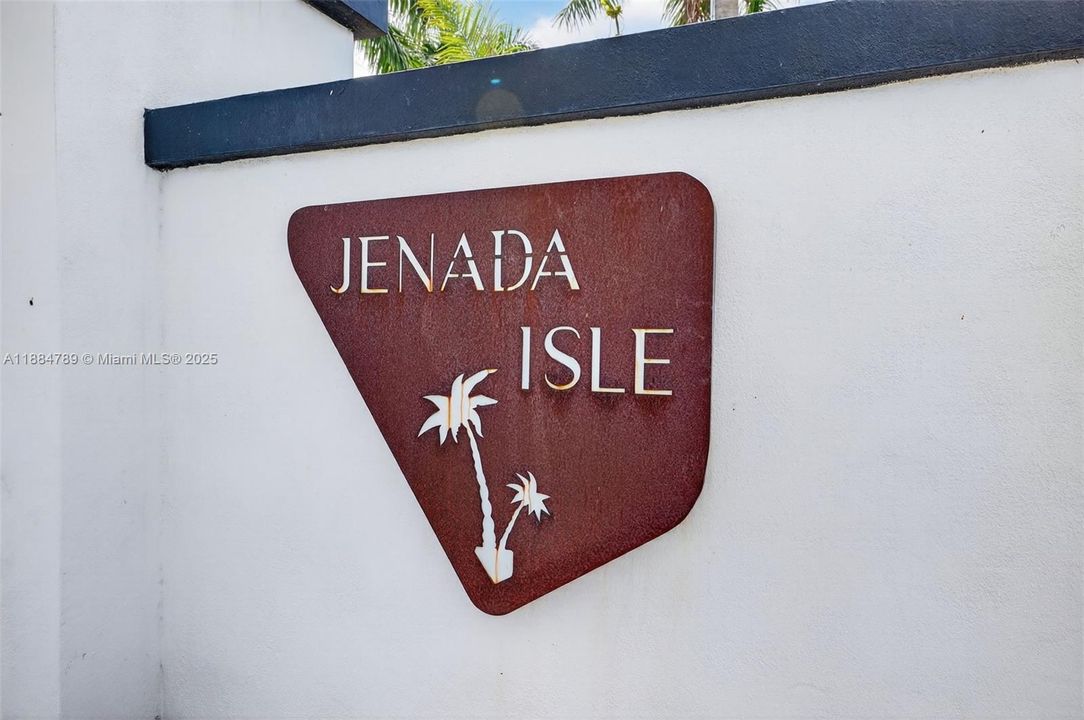 Recently Sold: $929,000 (3 beds, 2 baths, 1854 Square Feet)