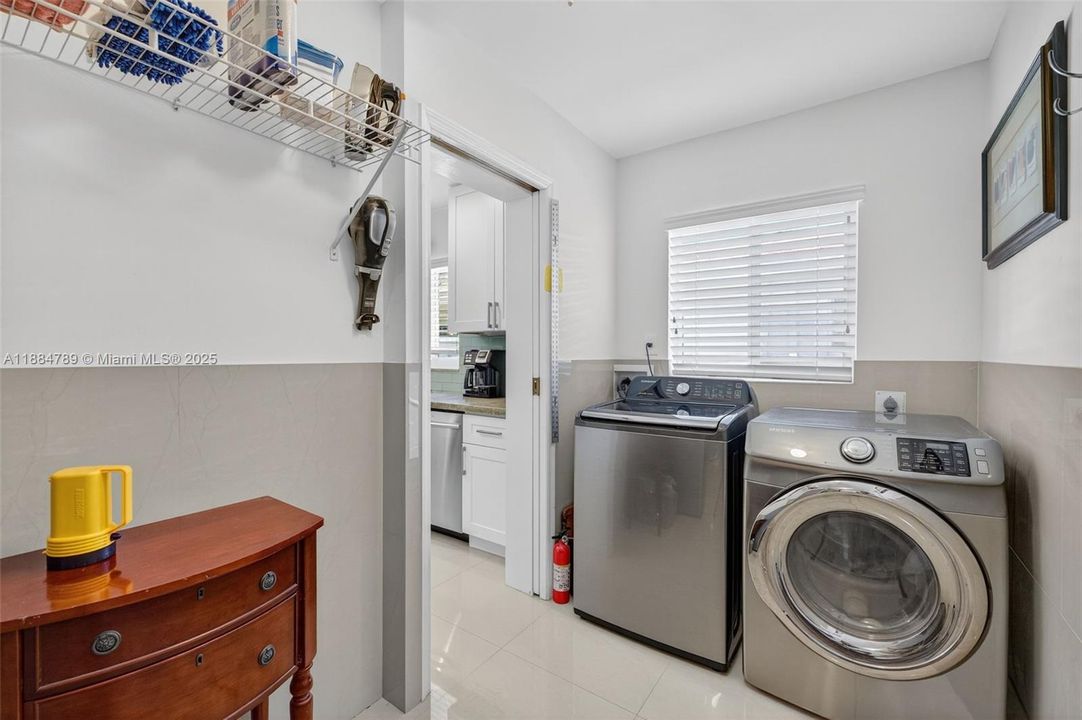 Recently Sold: $929,000 (3 beds, 2 baths, 1854 Square Feet)