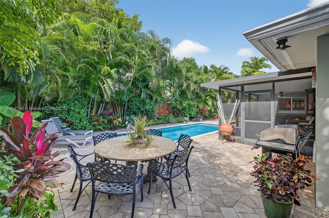 Recently Sold: $929,000 (3 beds, 2 baths, 1854 Square Feet)