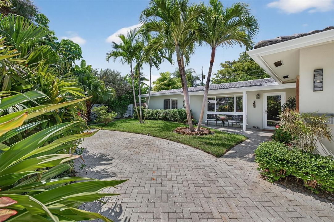 Recently Sold: $929,000 (3 beds, 2 baths, 1854 Square Feet)