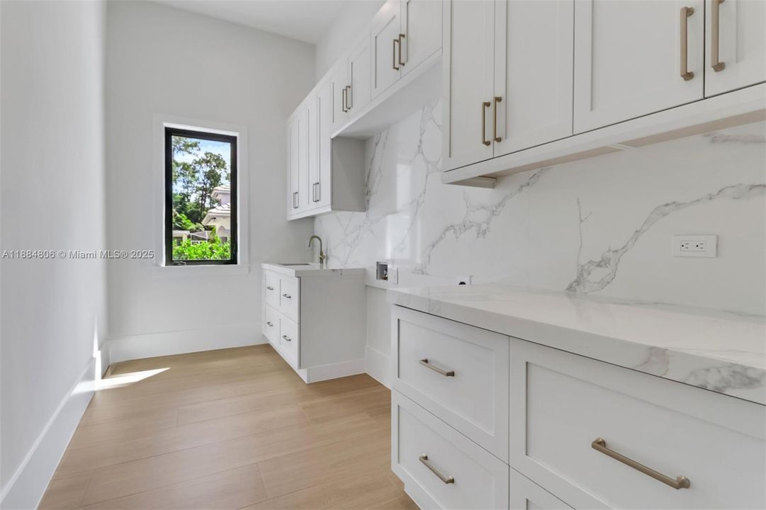 For Sale: $3,850,000 (6 beds, 5 baths, 5020 Square Feet)