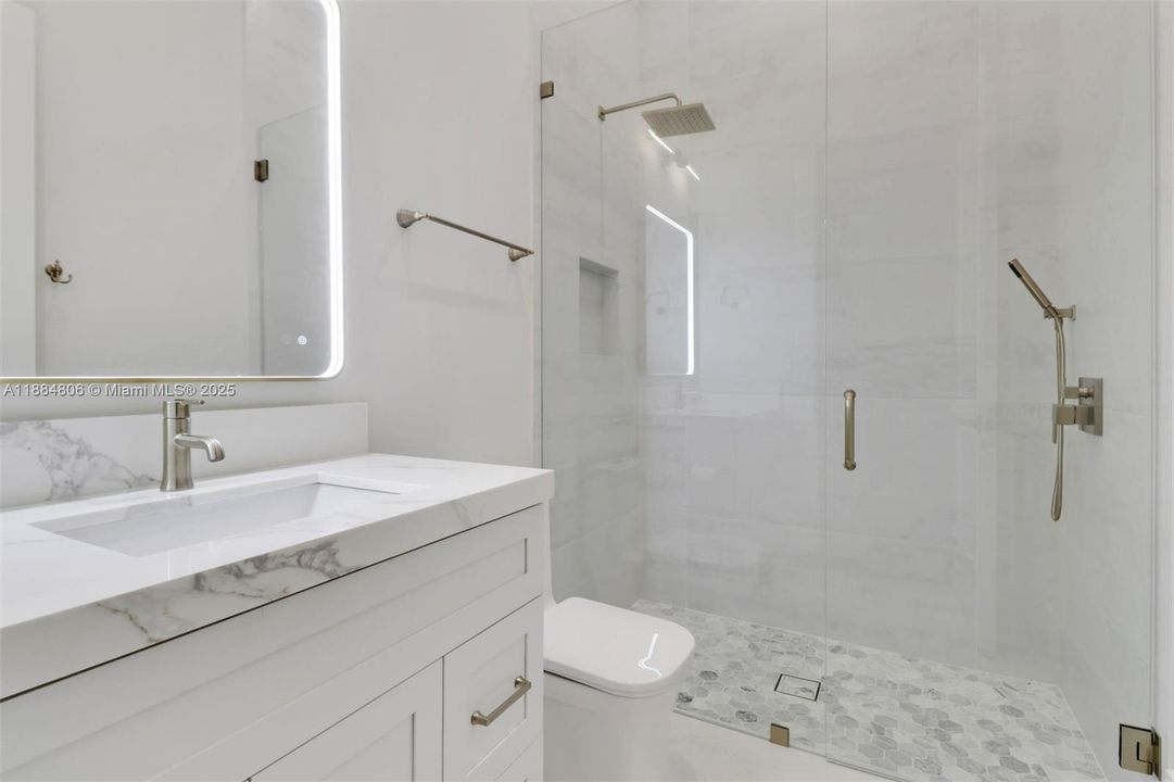 For Sale: $3,850,000 (6 beds, 5 baths, 5020 Square Feet)