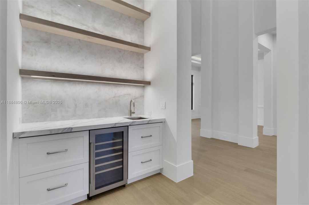 For Sale: $3,850,000 (6 beds, 5 baths, 5020 Square Feet)