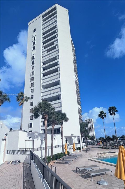 Active With Contract: $4,500 (2 beds, 2 baths, 1591 Square Feet)