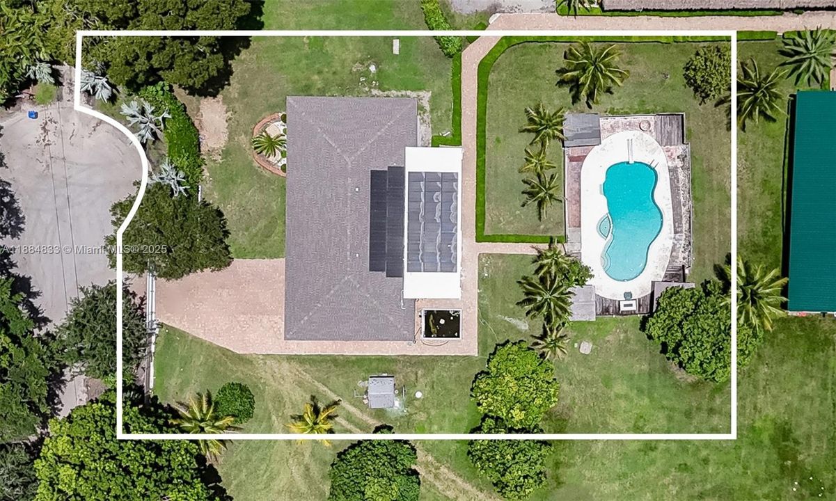 合同活跃: $5,000 (4 贝兹, 4 浴室, 1555 平方英尺)