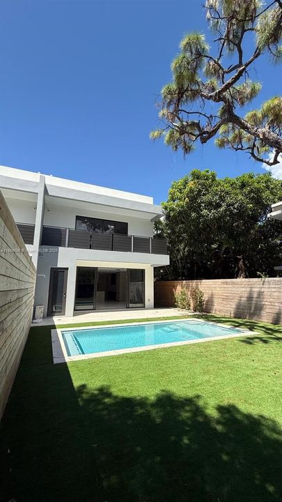 Active With Contract: $2,195,000 (4 beds, 4 baths, 3200 Square Feet)