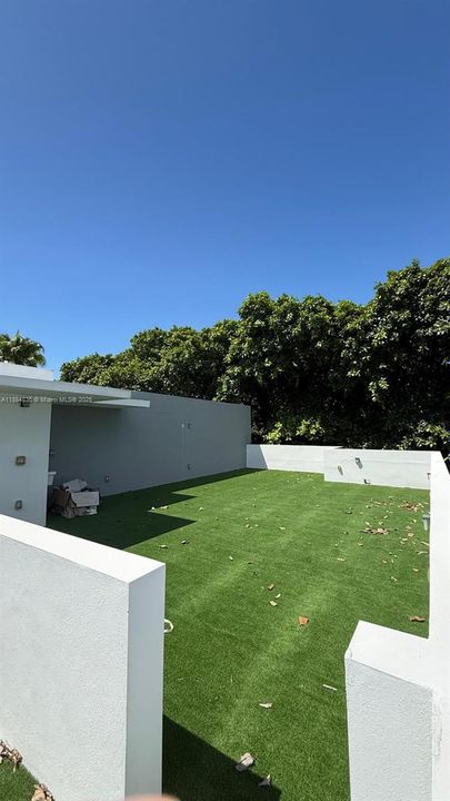 Active With Contract: $2,195,000 (4 beds, 4 baths, 3200 Square Feet)