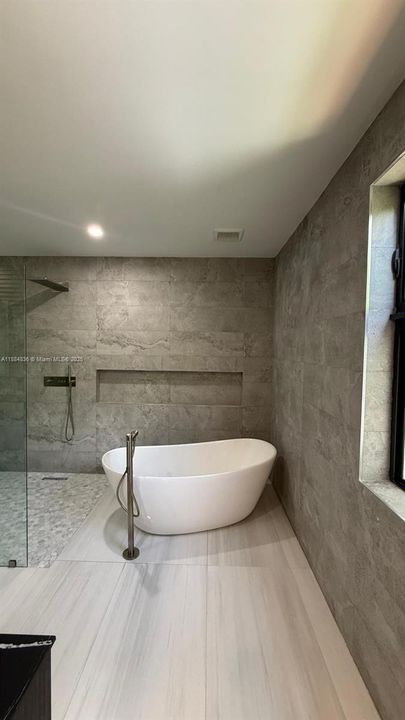 Active With Contract: $2,195,000 (4 beds, 4 baths, 3200 Square Feet)