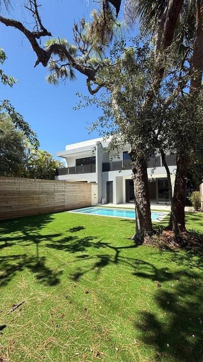 Active With Contract: $2,195,000 (4 beds, 4 baths, 3200 Square Feet)