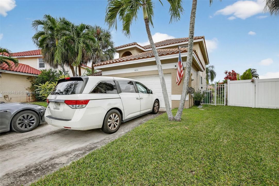 Active With Contract: $795,000 (4 beds, 2 baths, 2197 Square Feet)