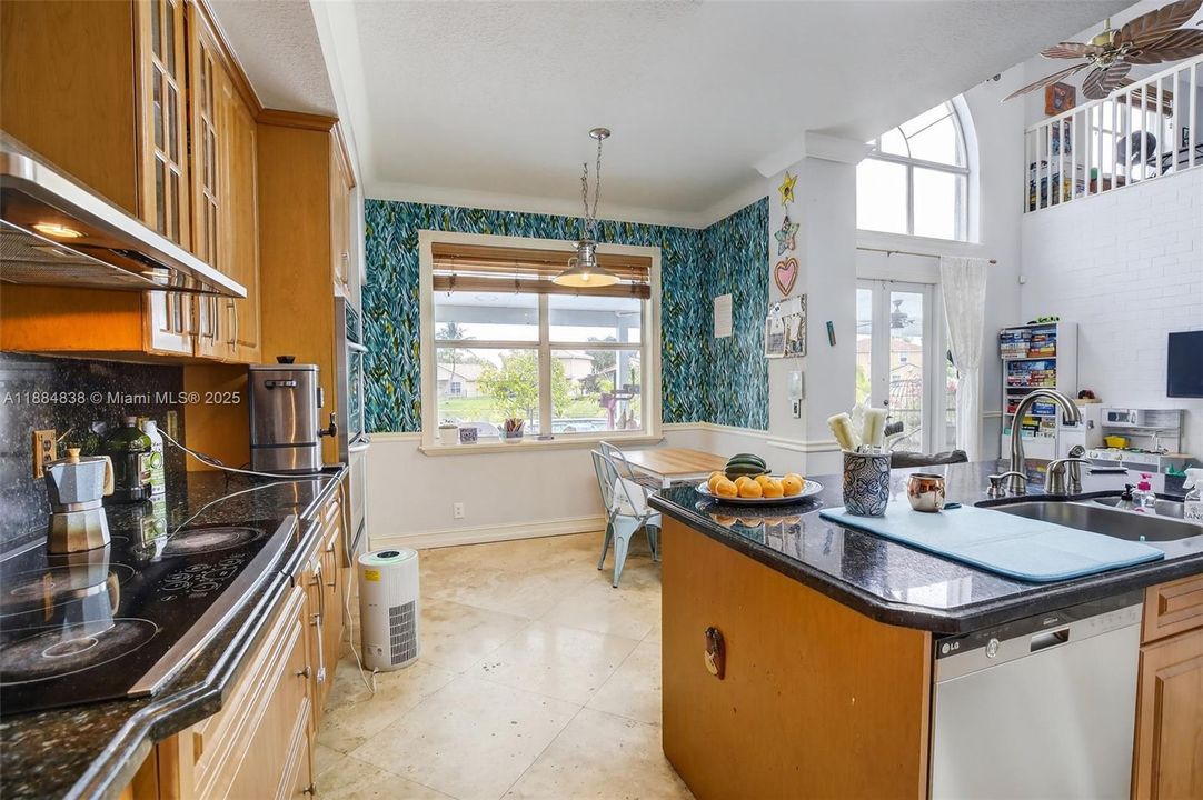 Active With Contract: $795,000 (4 beds, 2 baths, 2197 Square Feet)