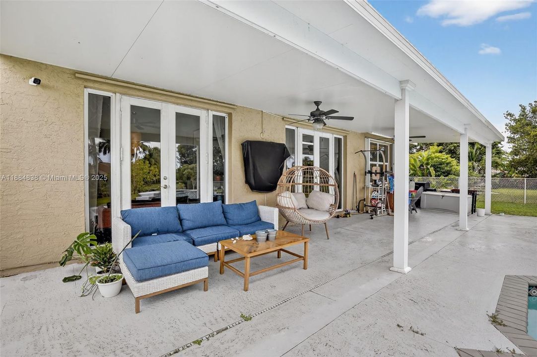 Active With Contract: $795,000 (4 beds, 2 baths, 2197 Square Feet)