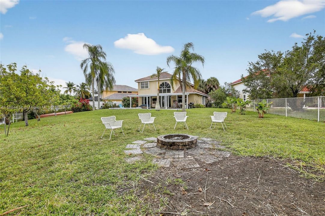 Active With Contract: $795,000 (4 beds, 2 baths, 2197 Square Feet)