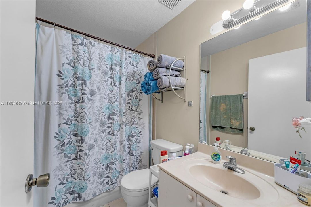 En Venta: $315,000 (3 camas, 2 baños, 1518 Pies cuadrados)