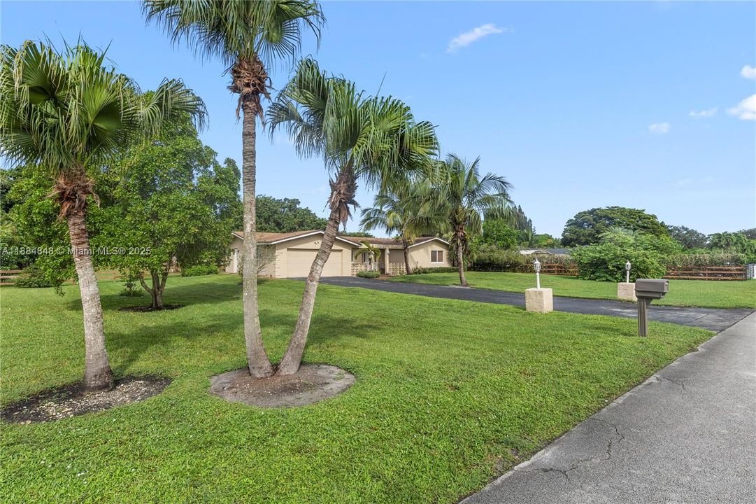 最近售出: $900,000 (3 贝兹, 2 浴室, 1748 平方英尺)