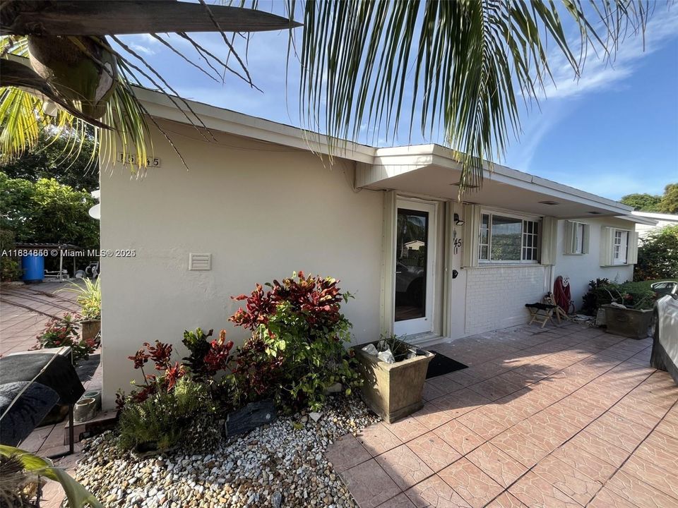 For Sale: $530,000 (4 beds, 2 baths, 1610 Square Feet)