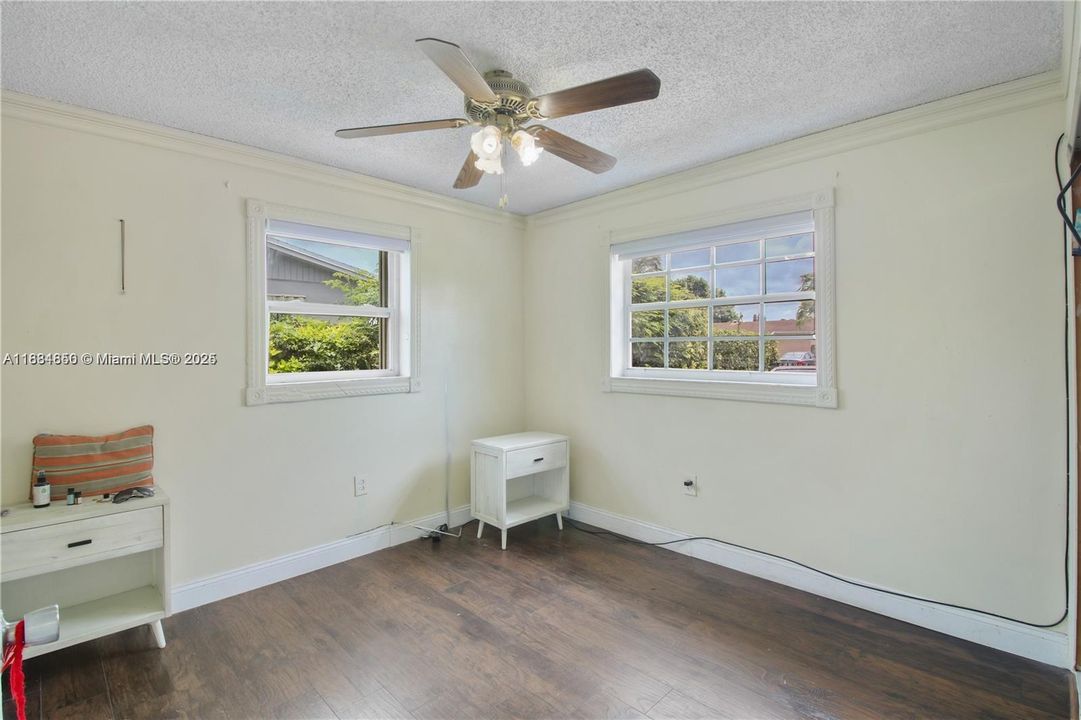 For Sale: $530,000 (4 beds, 2 baths, 1610 Square Feet)