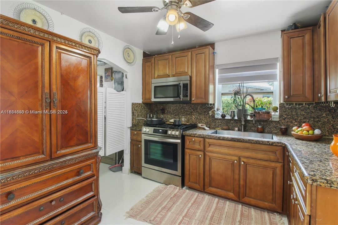 For Sale: $530,000 (4 beds, 2 baths, 1610 Square Feet)