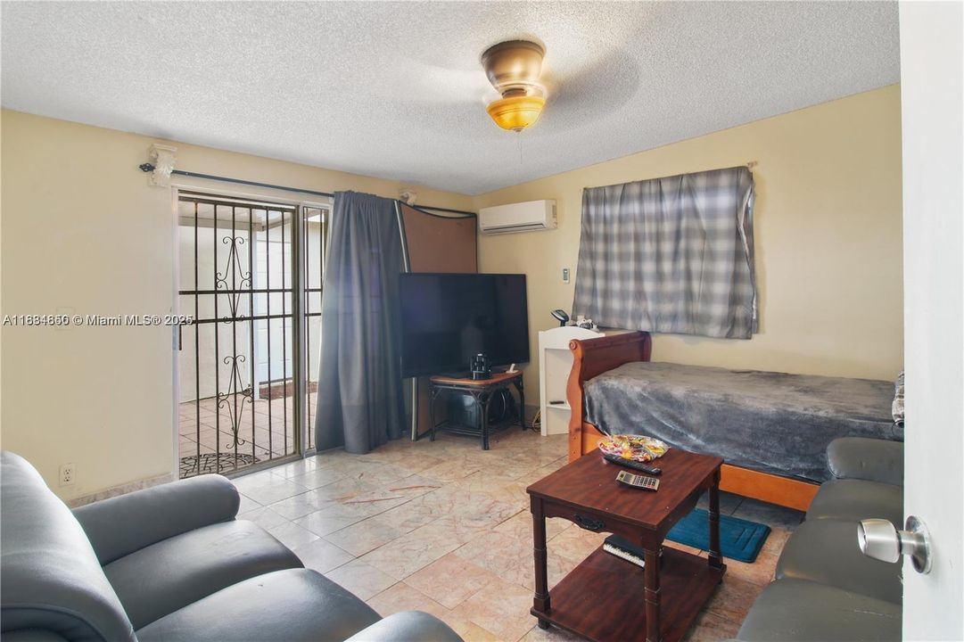 For Sale: $530,000 (4 beds, 2 baths, 1610 Square Feet)