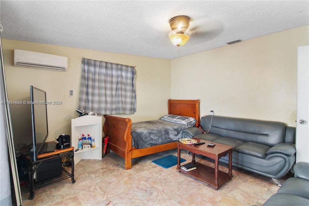 For Sale: $530,000 (4 beds, 2 baths, 1610 Square Feet)