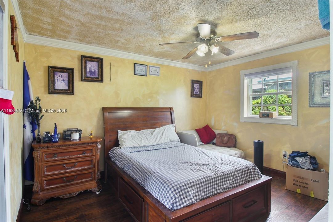 For Sale: $530,000 (4 beds, 2 baths, 1610 Square Feet)