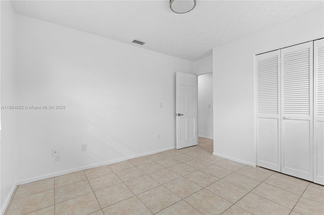 最近售出: $349,990 (3 贝兹, 2 浴室, 1591 平方英尺)