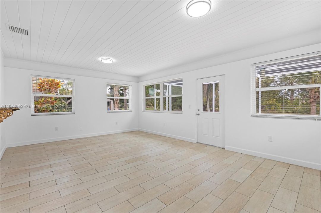 最近售出: $349,990 (3 贝兹, 2 浴室, 1591 平方英尺)