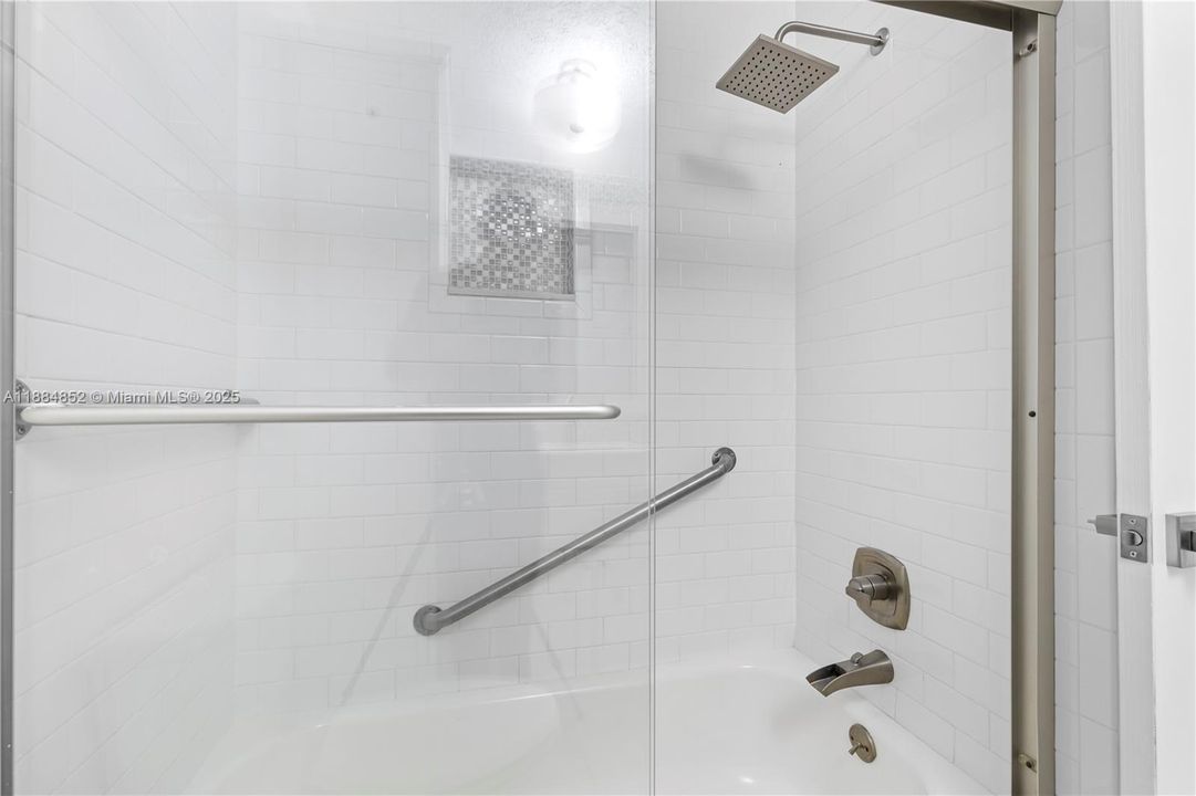 最近售出: $349,990 (3 贝兹, 2 浴室, 1591 平方英尺)