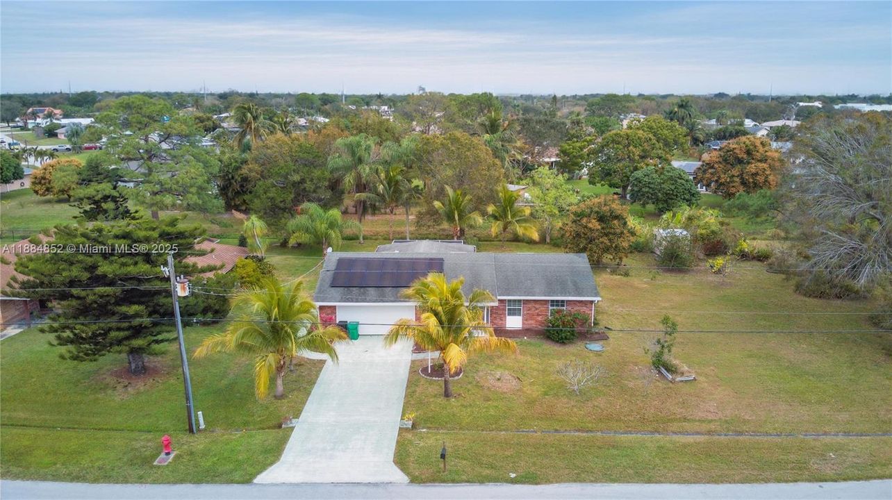 最近售出: $349,990 (3 贝兹, 2 浴室, 1591 平方英尺)