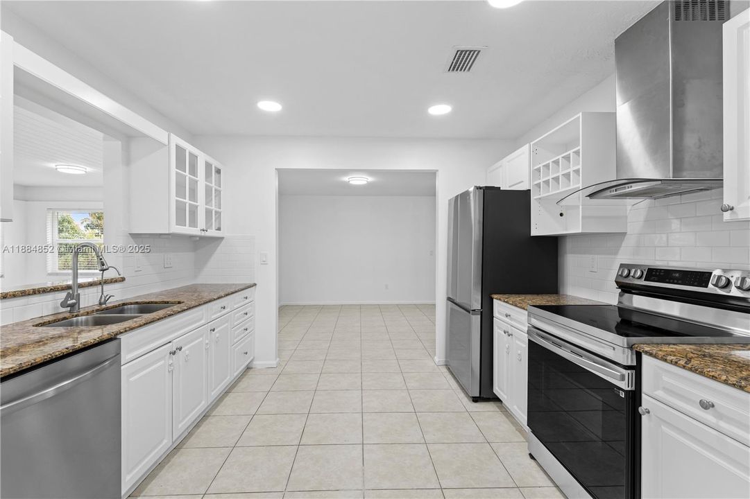 最近售出: $349,990 (3 贝兹, 2 浴室, 1591 平方英尺)