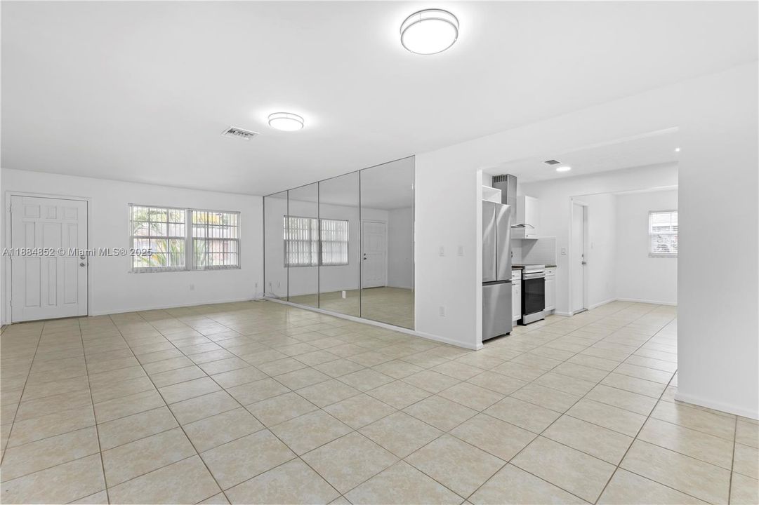 最近售出: $349,990 (3 贝兹, 2 浴室, 1591 平方英尺)