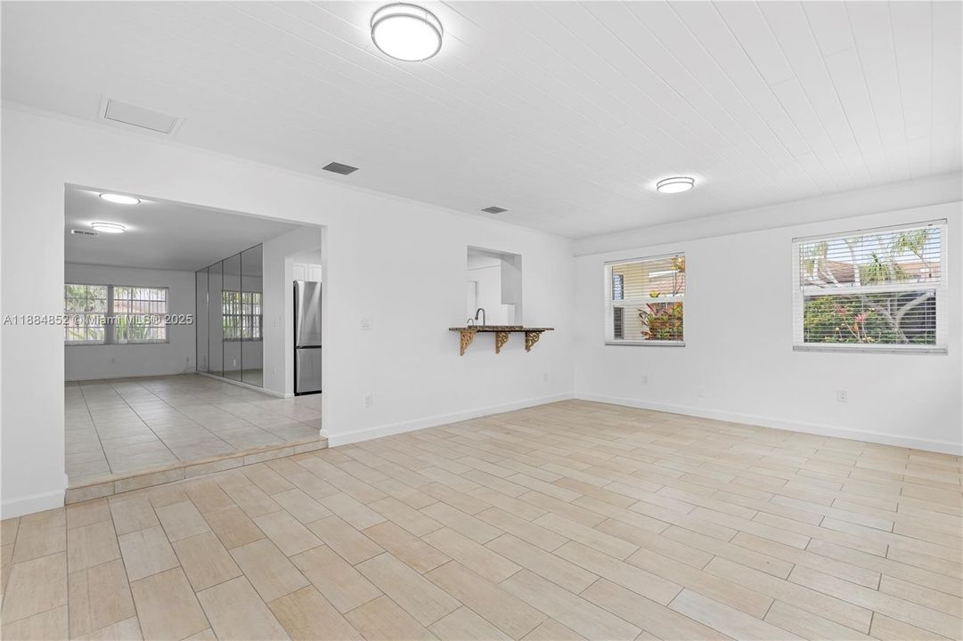 最近售出: $349,990 (3 贝兹, 2 浴室, 1591 平方英尺)