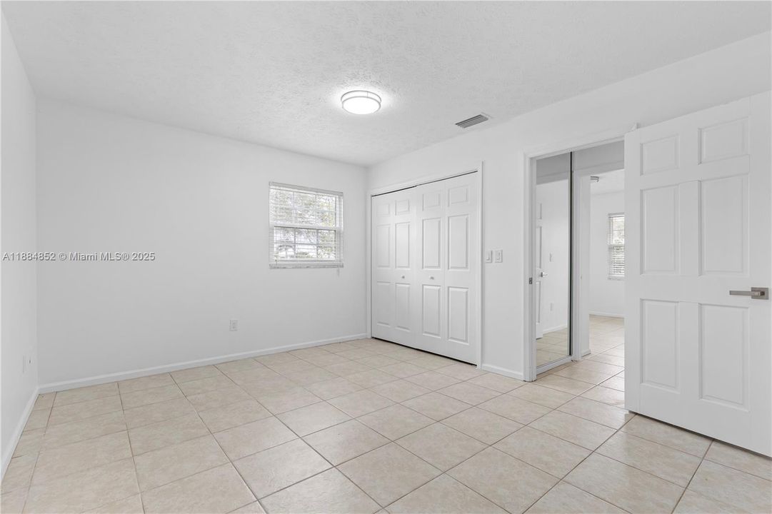 最近售出: $349,990 (3 贝兹, 2 浴室, 1591 平方英尺)